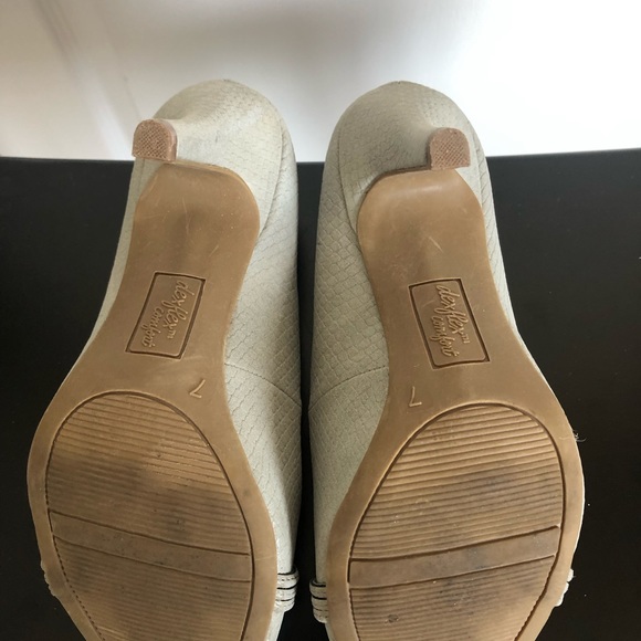 Women’s Open Toed Heels - Picture 5 of 6